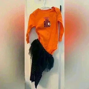 Girls Carter’s Halloween outfit onesie, leggings and tutu size 12m NWOT